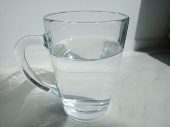 As gotas de Alkotox nun vaso de auga, experiencia do uso do produto