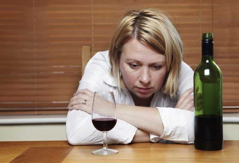 muller bebendo viño como deixar