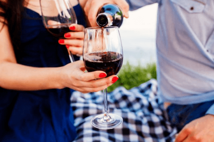 O viño é a mellor bebida alcohólica para unha noite agradable antes do sexo