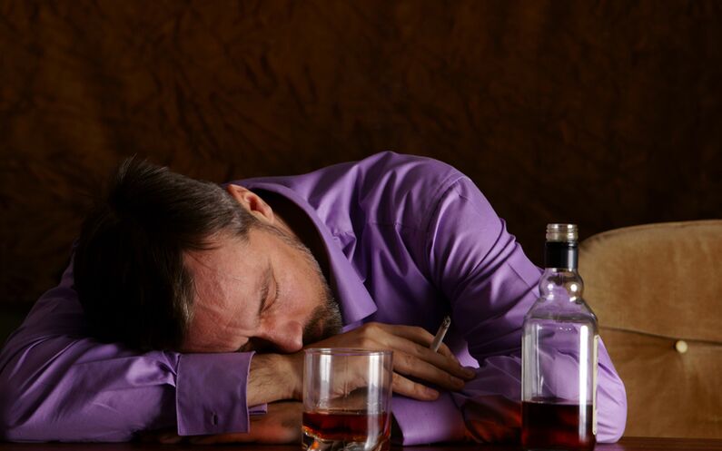 Un alcohólico excesivo non poderá afrontar a súa adicción por si só. 